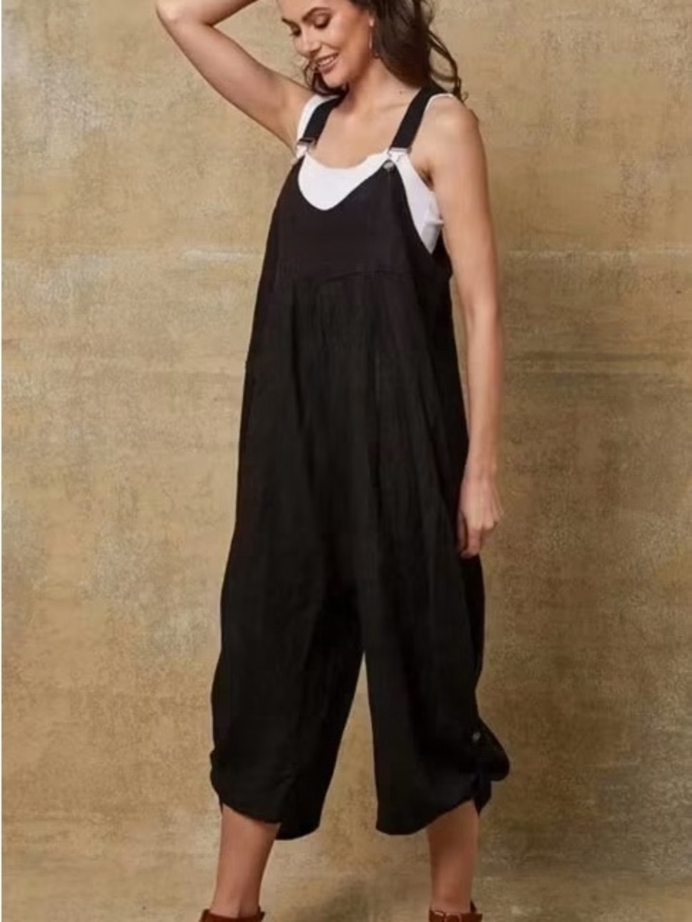 100% Linen Women's Black Relaxed Linen-Blend Overalls Jumpsuit - Picture 3 of 3